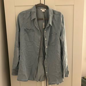 NWT Ingrid and Isabel maternity button down